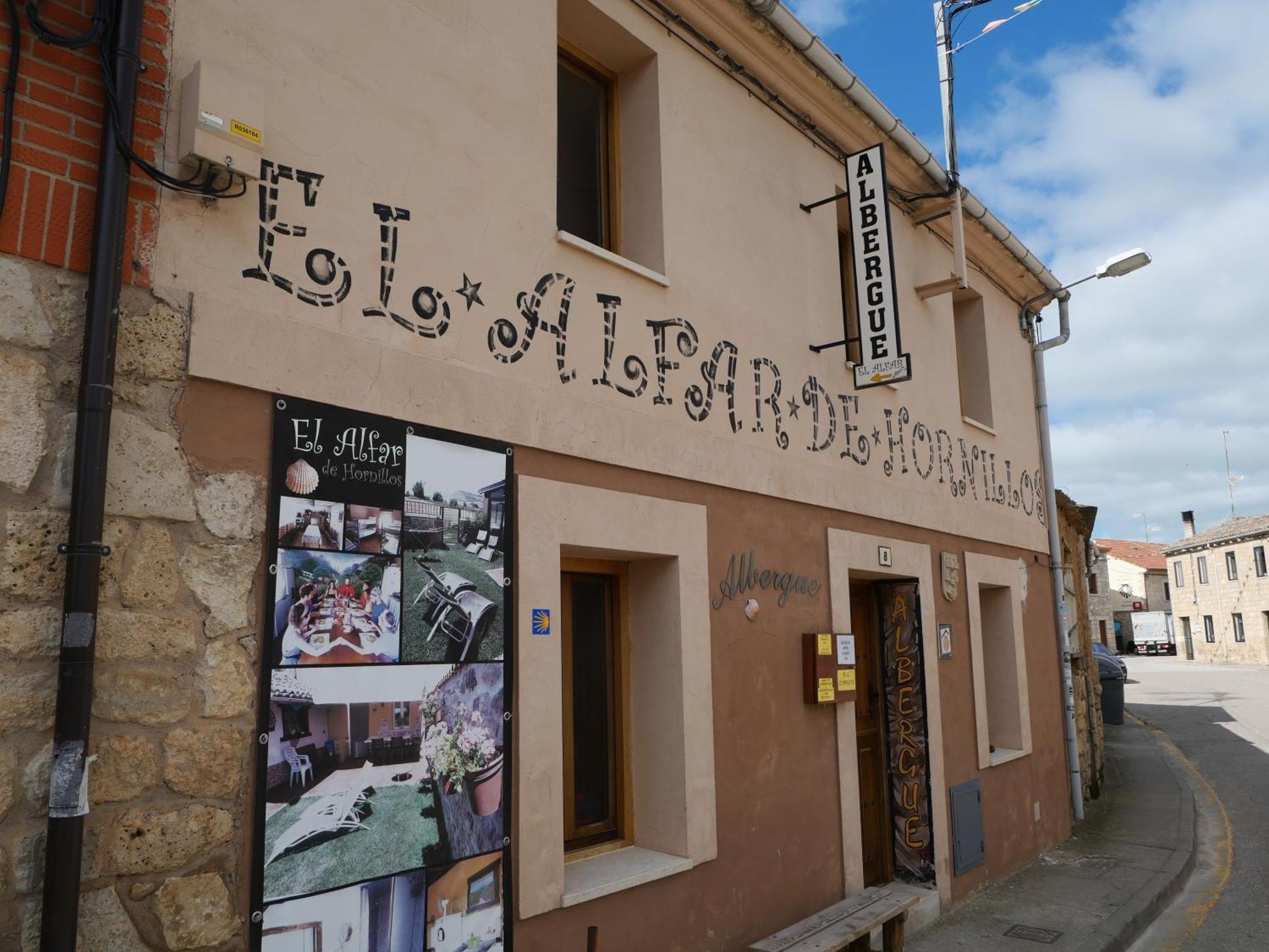 Albergue El Alfar/Pilgrim Hostel Hornillos del Camino Esterno foto