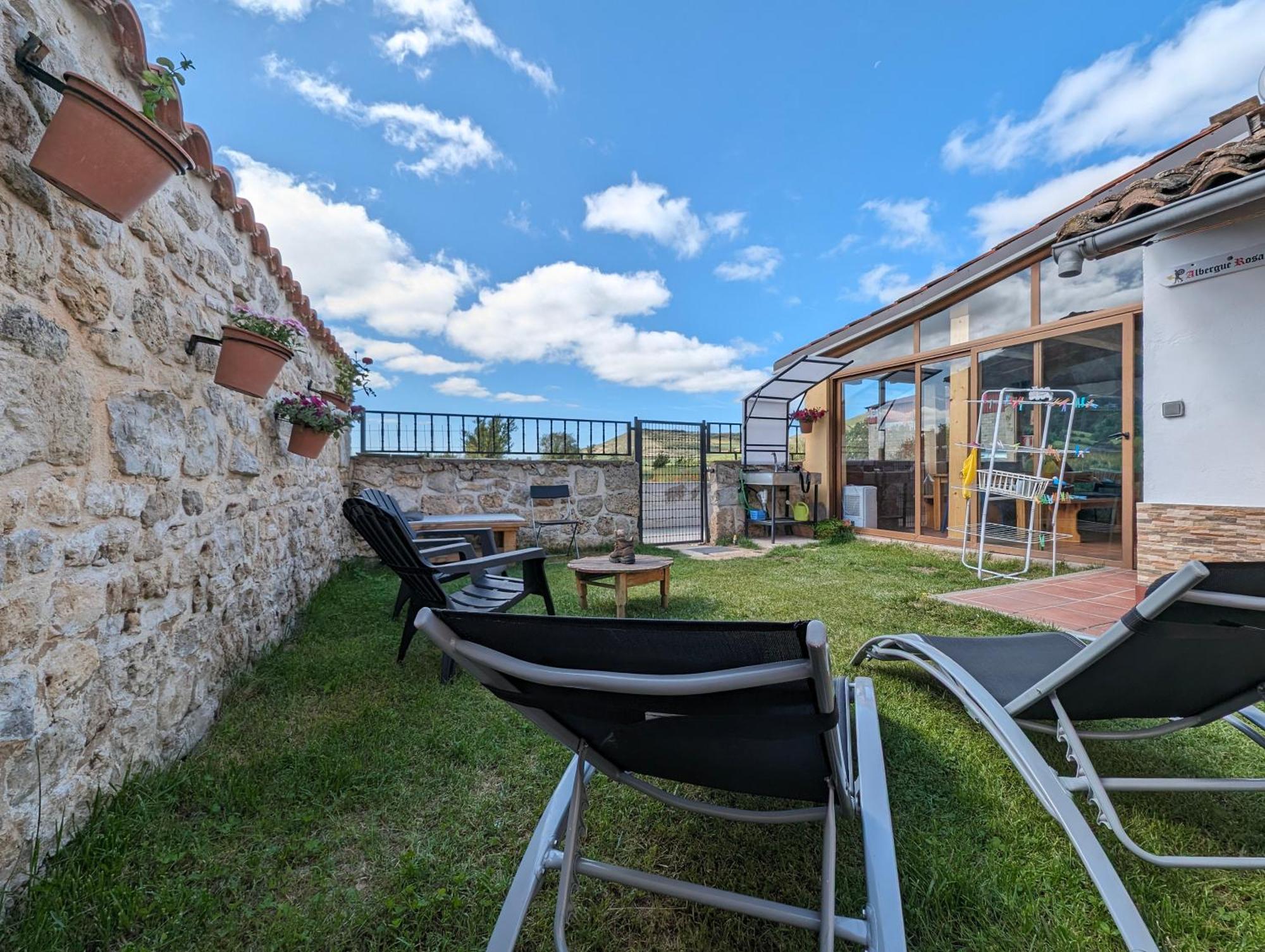 Albergue El Alfar/Pilgrim Hostel Hornillos del Camino Esterno foto