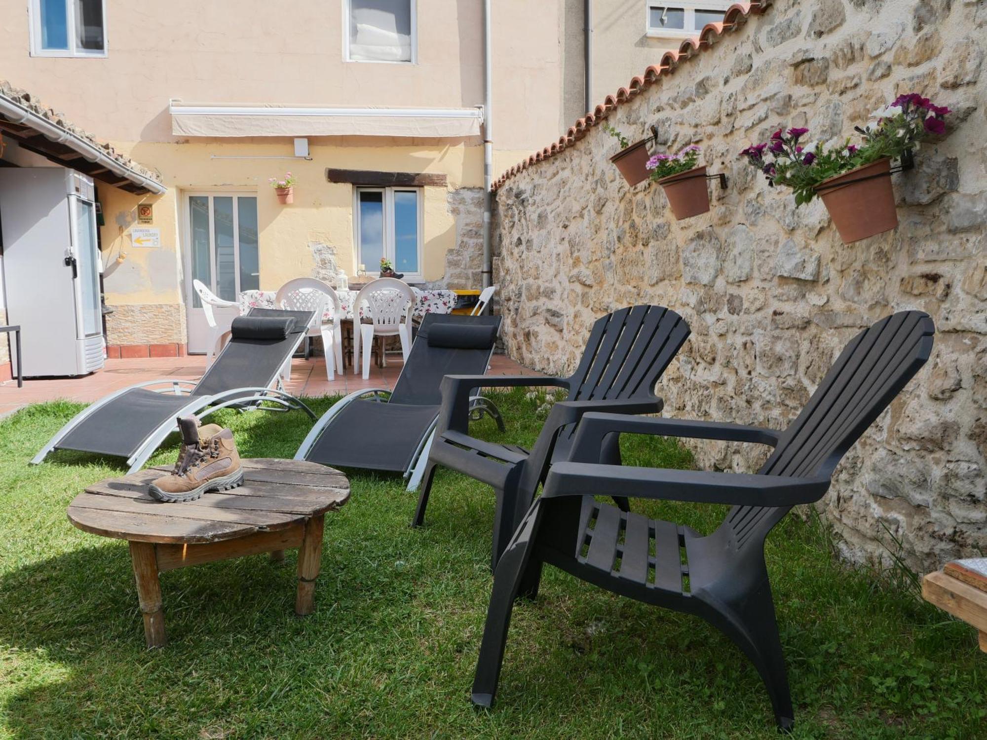 Albergue El Alfar/Pilgrim Hostel Hornillos del Camino Esterno foto