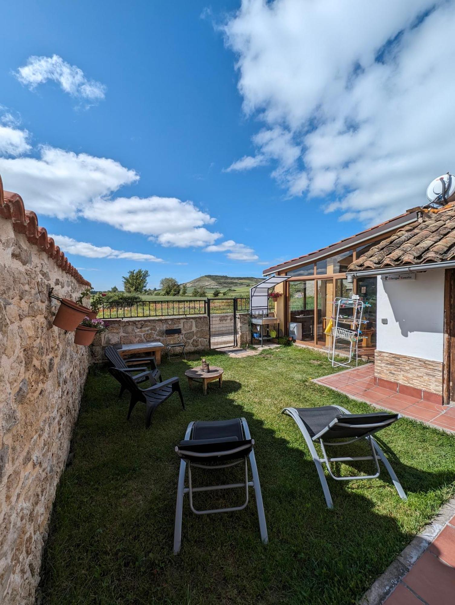 Albergue El Alfar/Pilgrim Hostel Hornillos del Camino Esterno foto